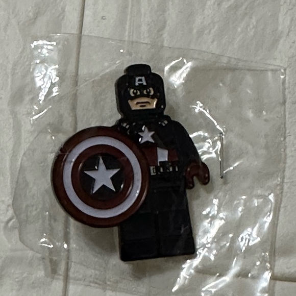 Lego x Captain America Pin - Picture 7 of 8